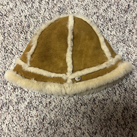 UGG Sheepskin Bucket Hat - Picture 1 of 1